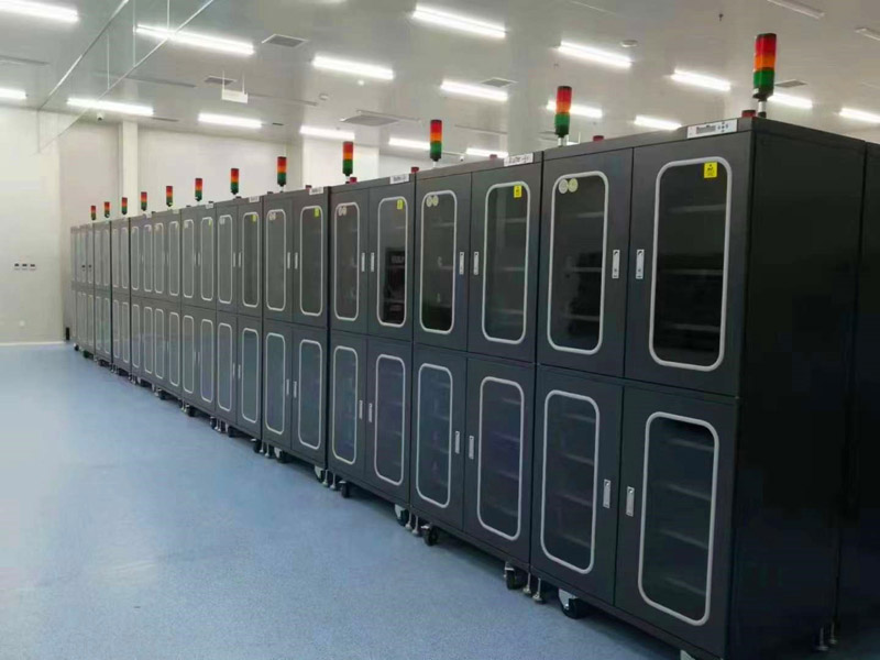 <5%RH elektroniske tørskabe til opbevaring med lav luftfugtighed, udstyret med trefarvet tårnlys, sendt til USA.